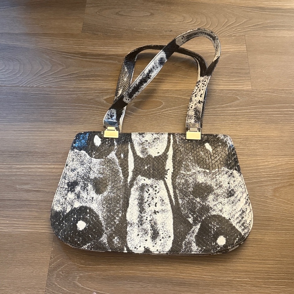 Fendi black and white calf skin embossed patterned shoulder bag - Picture 2 of 9